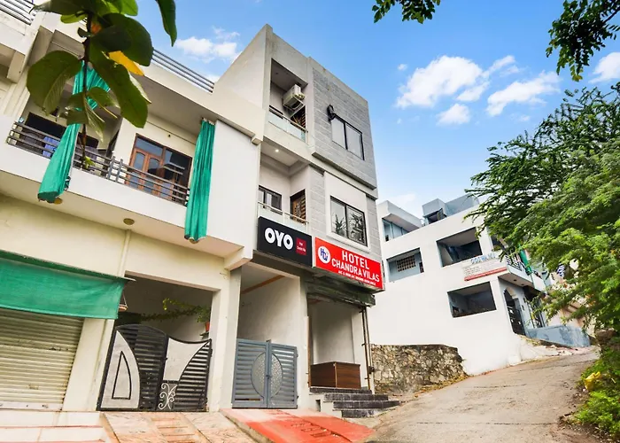 Hotel O Chandra Vilas